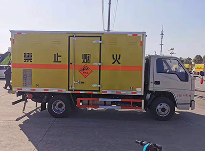 东丽爆破器材运输车工人安全操作规范与智能技术保障
